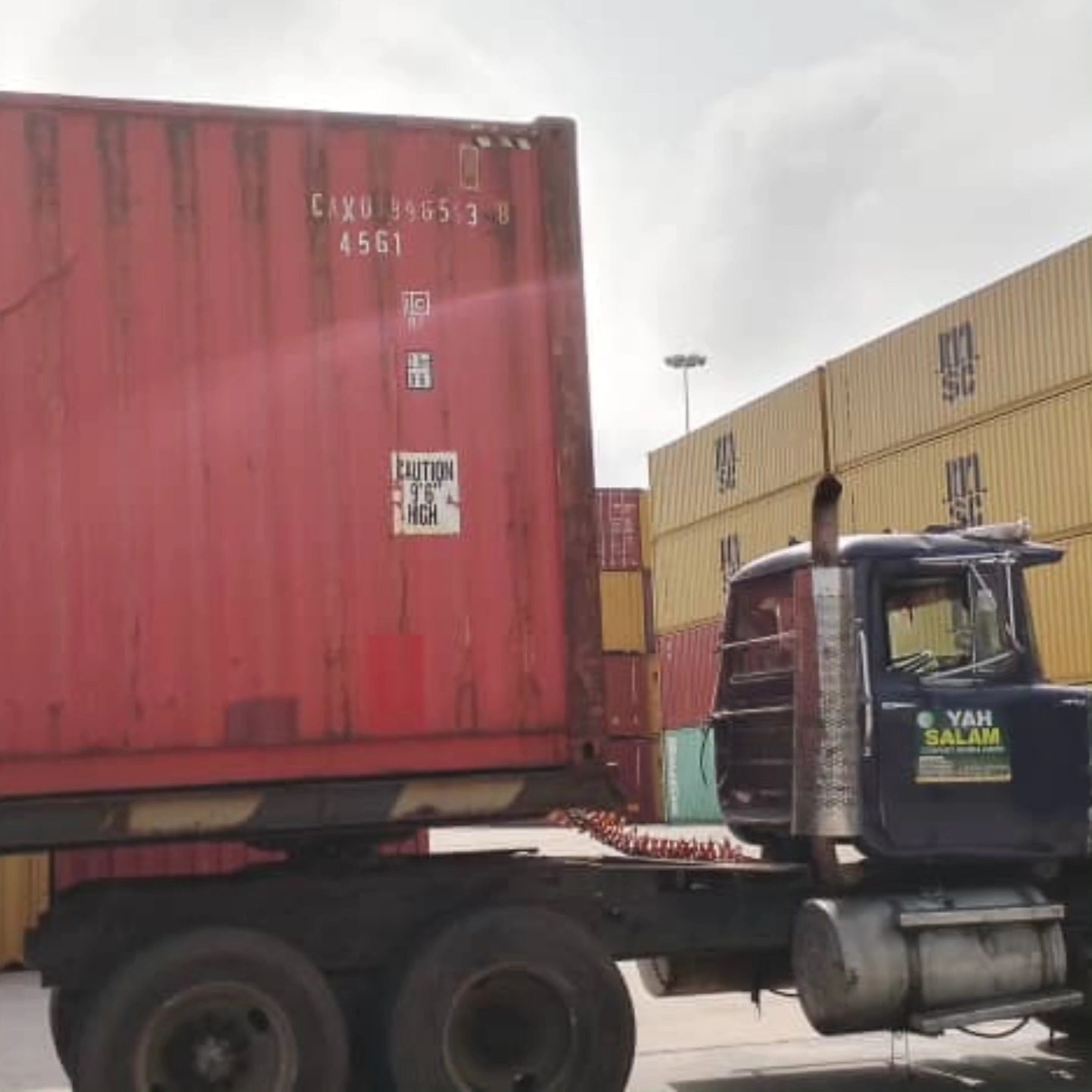 Yah Saalam truck hauling containers